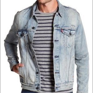Levi’s Trucker Jacket un Buckman Destructed